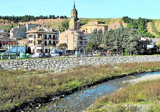 El río Jubera a su paso por Murillo de Río Leza en la mañana del pasado viernes.