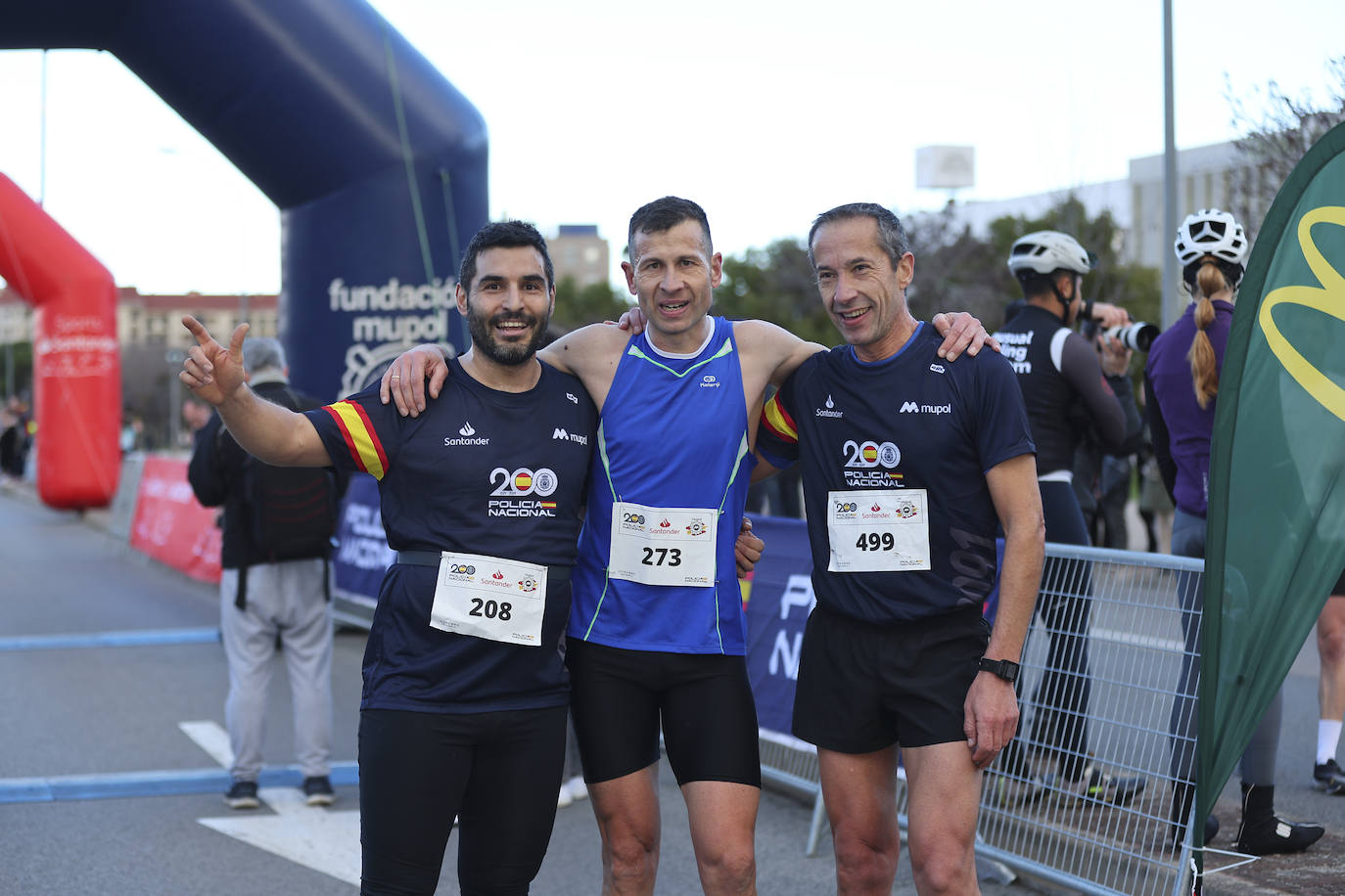 La carrera solidaria de la Policía Nacional en Logroño, en imágenes