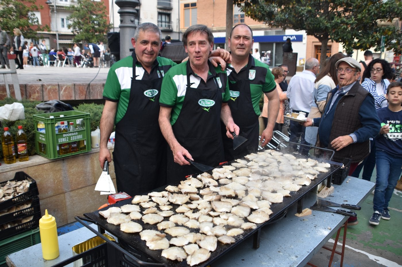 Setas a la plancha, en la feria Fungitur de Pradejón en 2024.