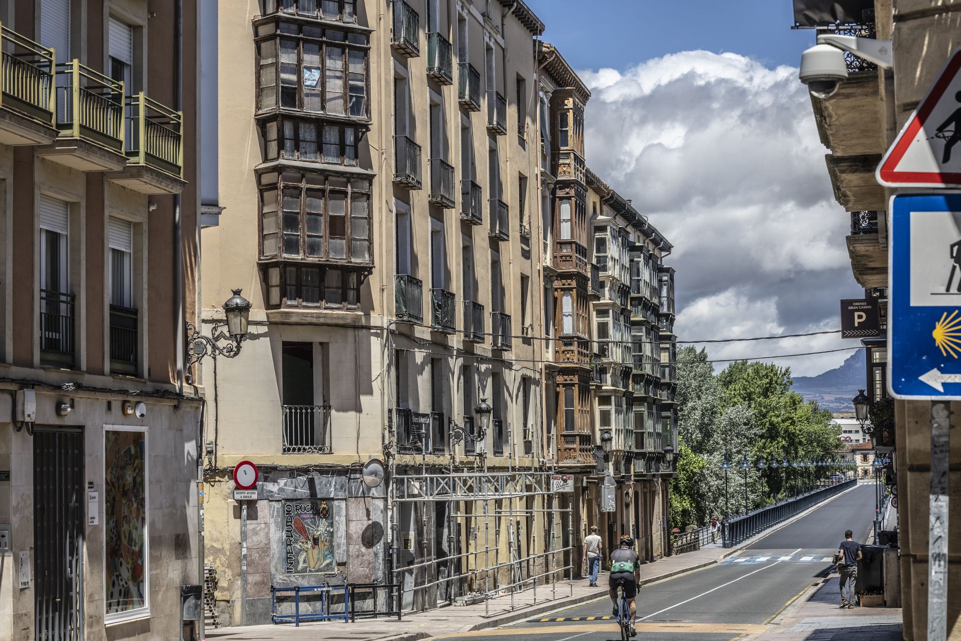 Bloque en obras que se destinará a viviendas turísticas en el centro de Logroño.