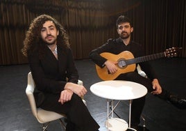 Carlos Pérez, cantante y organizador, y Jesús Carbonell.