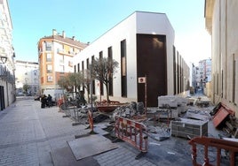 Entorno del colegio San Bernabé, en plena Villanueva.