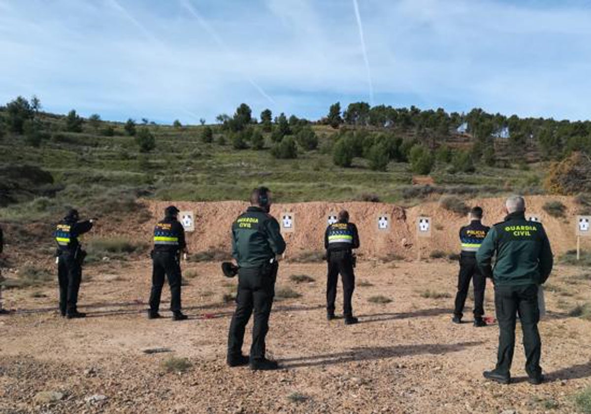 La Policía de Calahorra realiza prácticas de tiro en Valfondillo