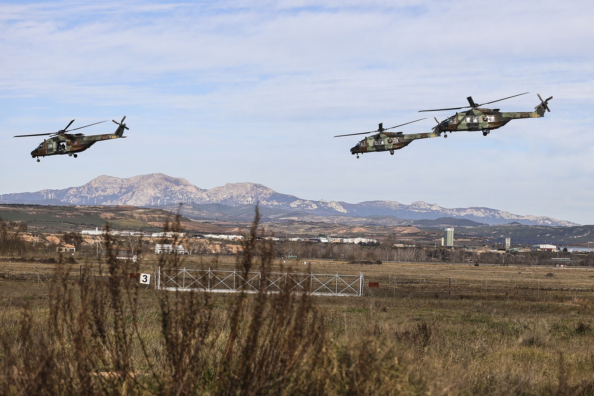 El Batallón de Helicópteros de Manioba, Bhelma III, realizó el sábado una jornada de puertas abiertas en la base militar que fue un éxito de publico. Una caravana de más dos kilómetros para entrar es prueba de ello.