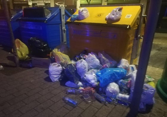 Contenedores de la calle Guardia Civil, la crítica de hoy en La Guindilla.