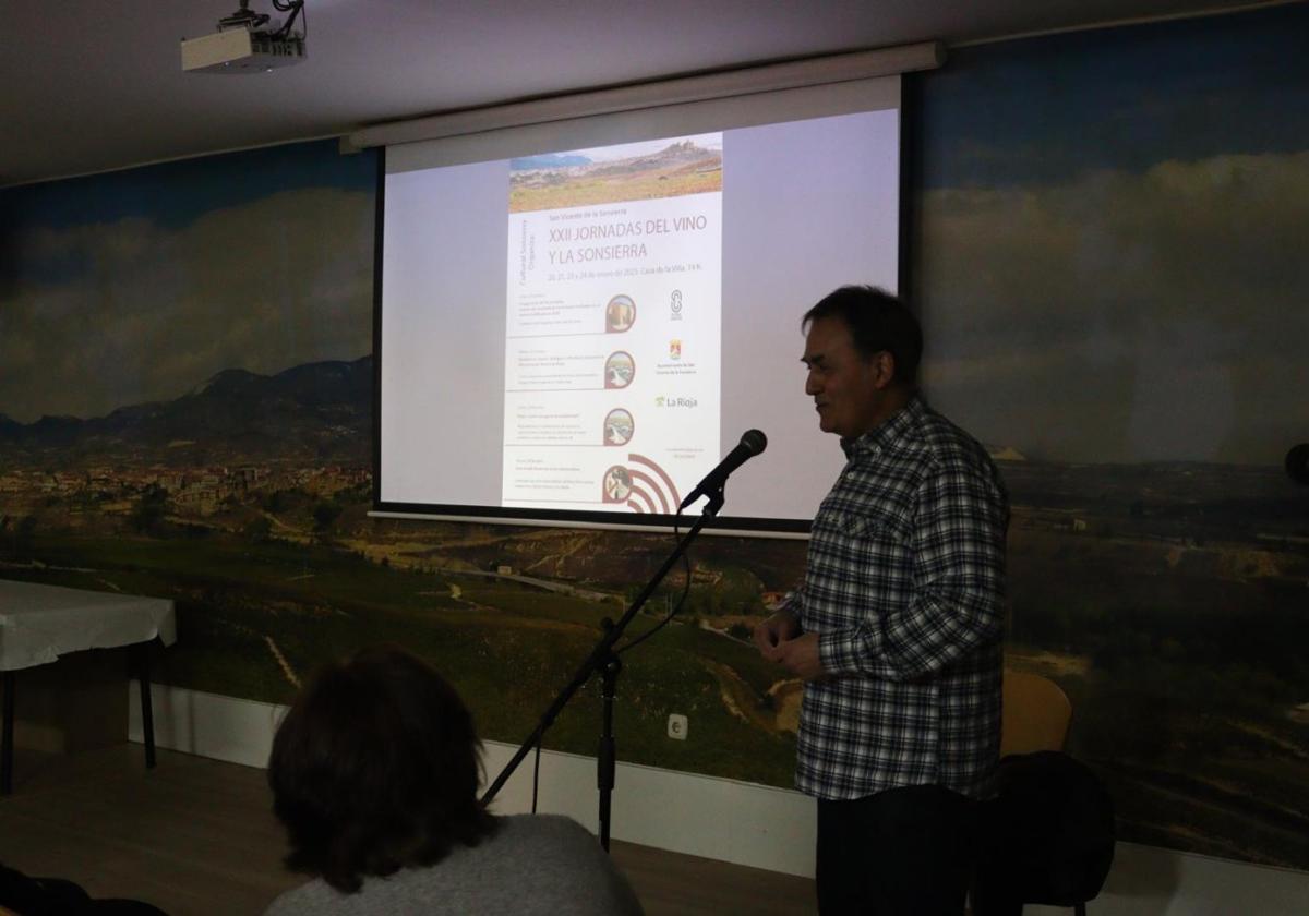 El arqueólogo Pedro Álvarez, en la apertura de las jornadas.