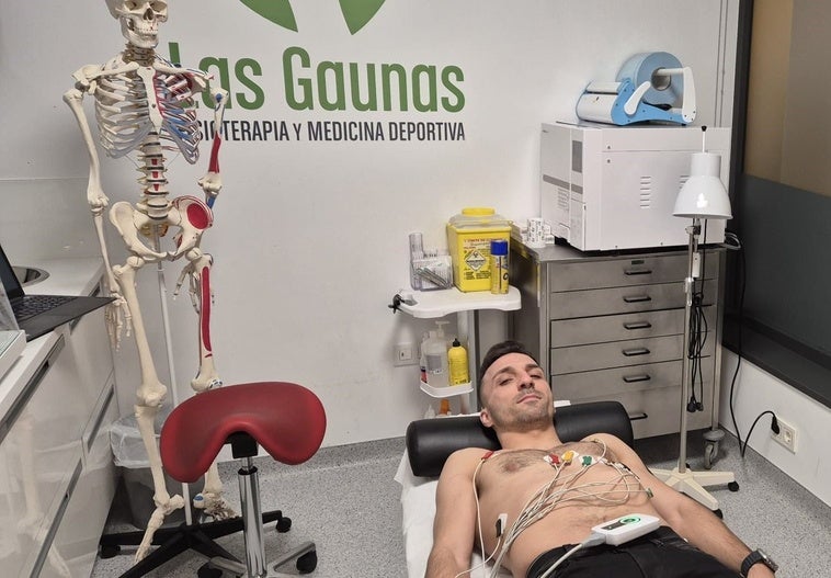Pablo Valcarce pasa reconocimiento médico en el centro de fisioterapia Las Gaunas.