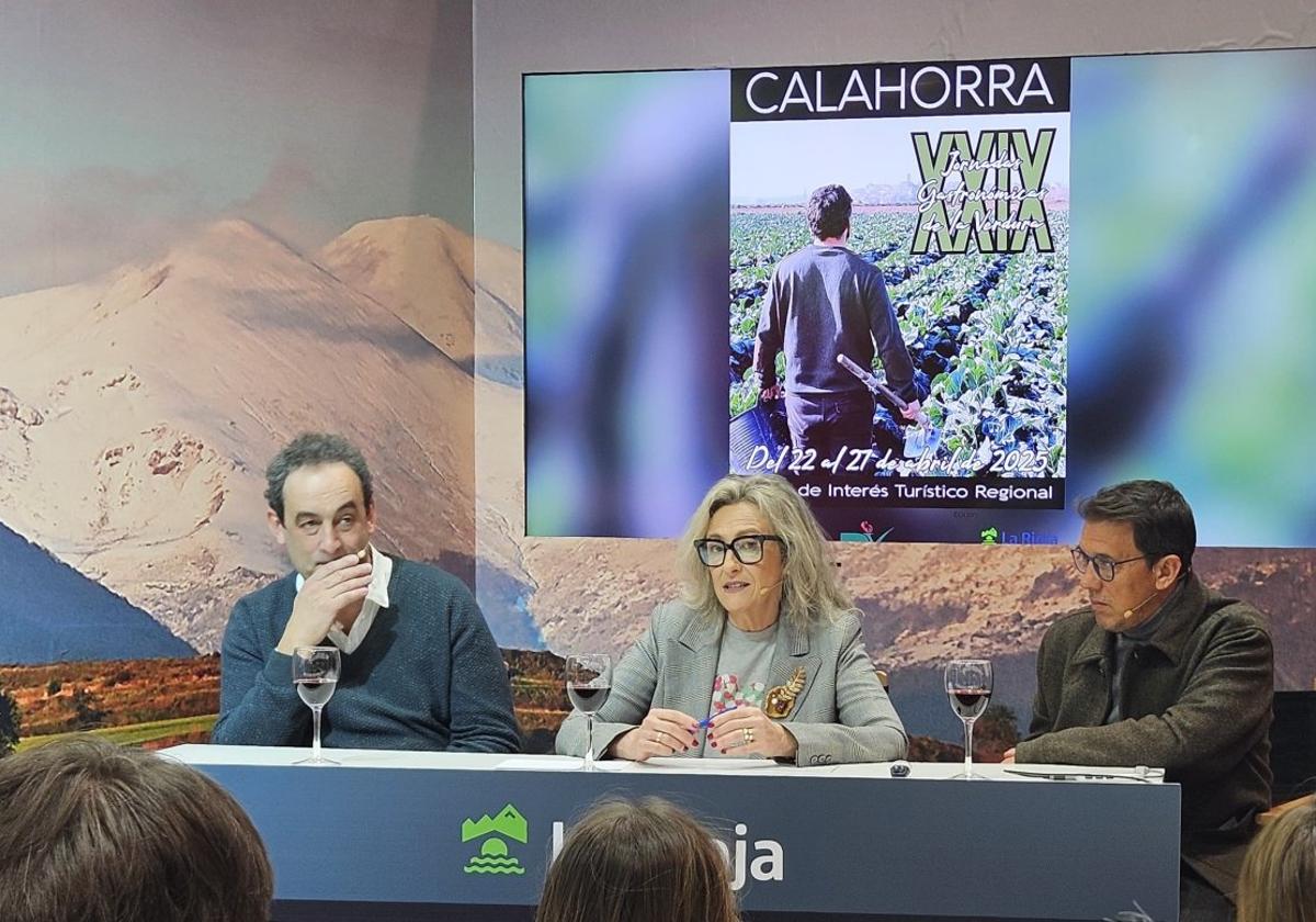 El heladero Fernando Sáenz, Arceiz y el cocinero Francis Paniego, en Fitur, con el cartel de las Jornadas .