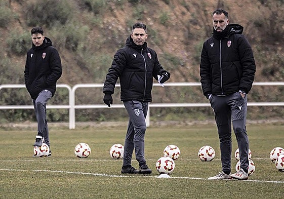 Sergio Rodríguez, junto a su cuerpo técnico durante un entrenamiento.