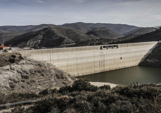 Muro del embalse de Enciso en una imagen de archivo.