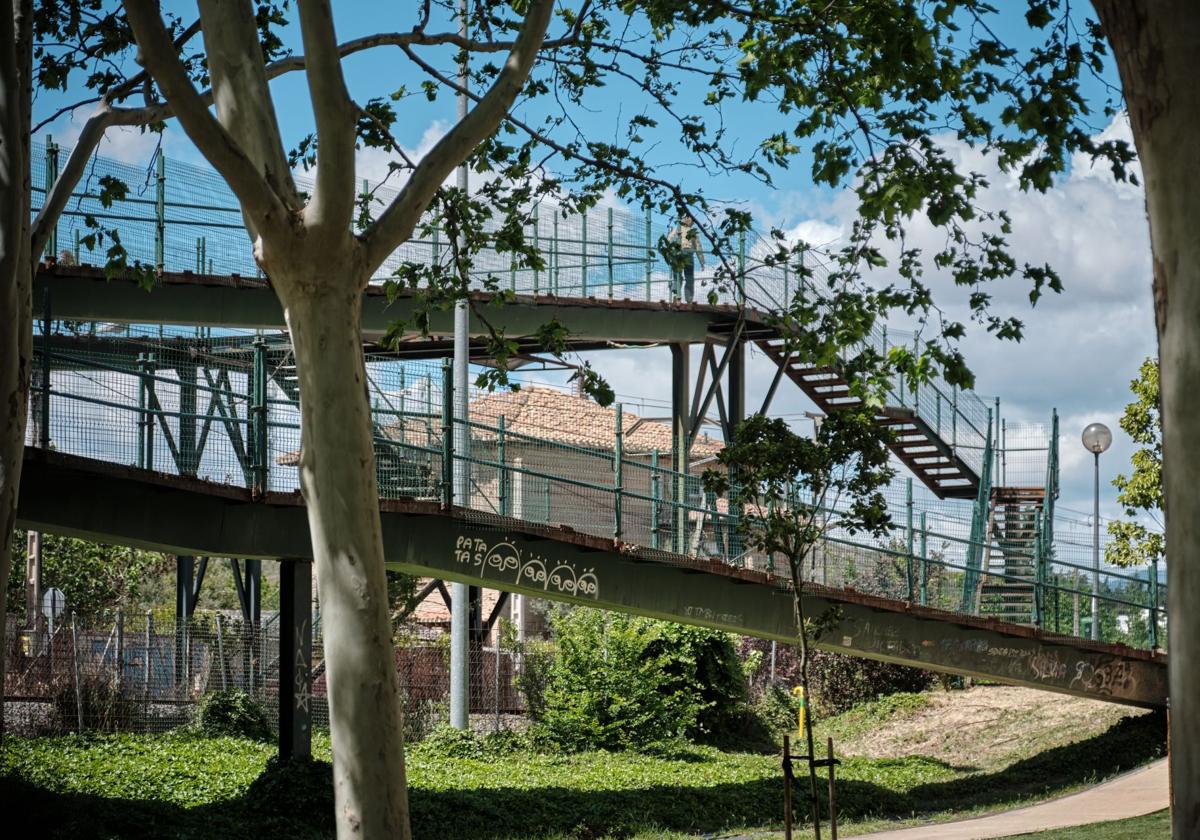 Adjudicadas las obras de mejora de la pasarela de Gonzalo de Berceo