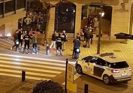 Una pelea entre dos jovenes en la calle Avenida de Portugal.