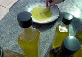 Botellas de aciete de oliva.