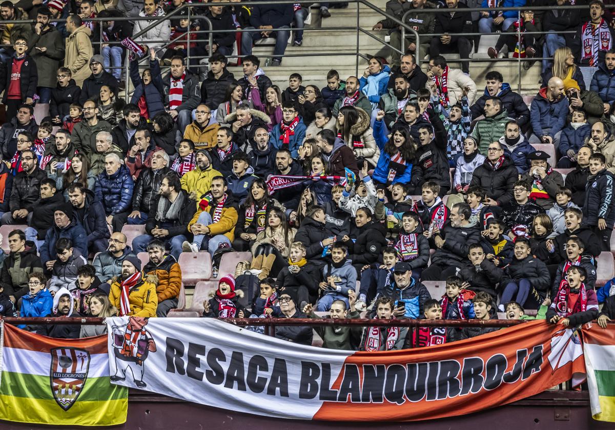 Aficionados logroñeses en el partido copero ante el Athletic.