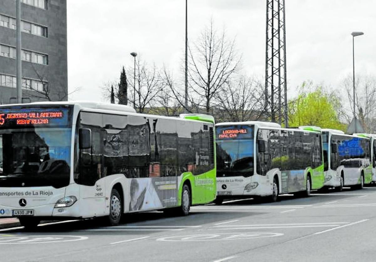 Autobuses del servicio metropolitano.