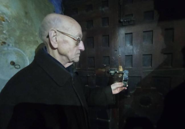 Cerradura de la puerta de la sacristía de la capilla de los Santos Mártires.