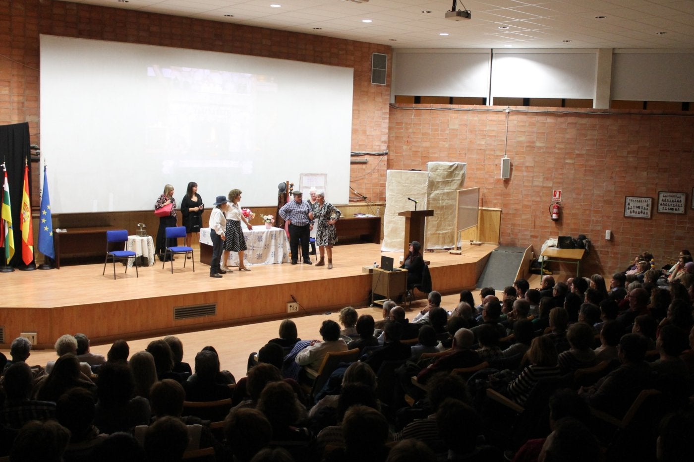 El teatro del CEPA de Nájera abarrota el IES Rey Don García