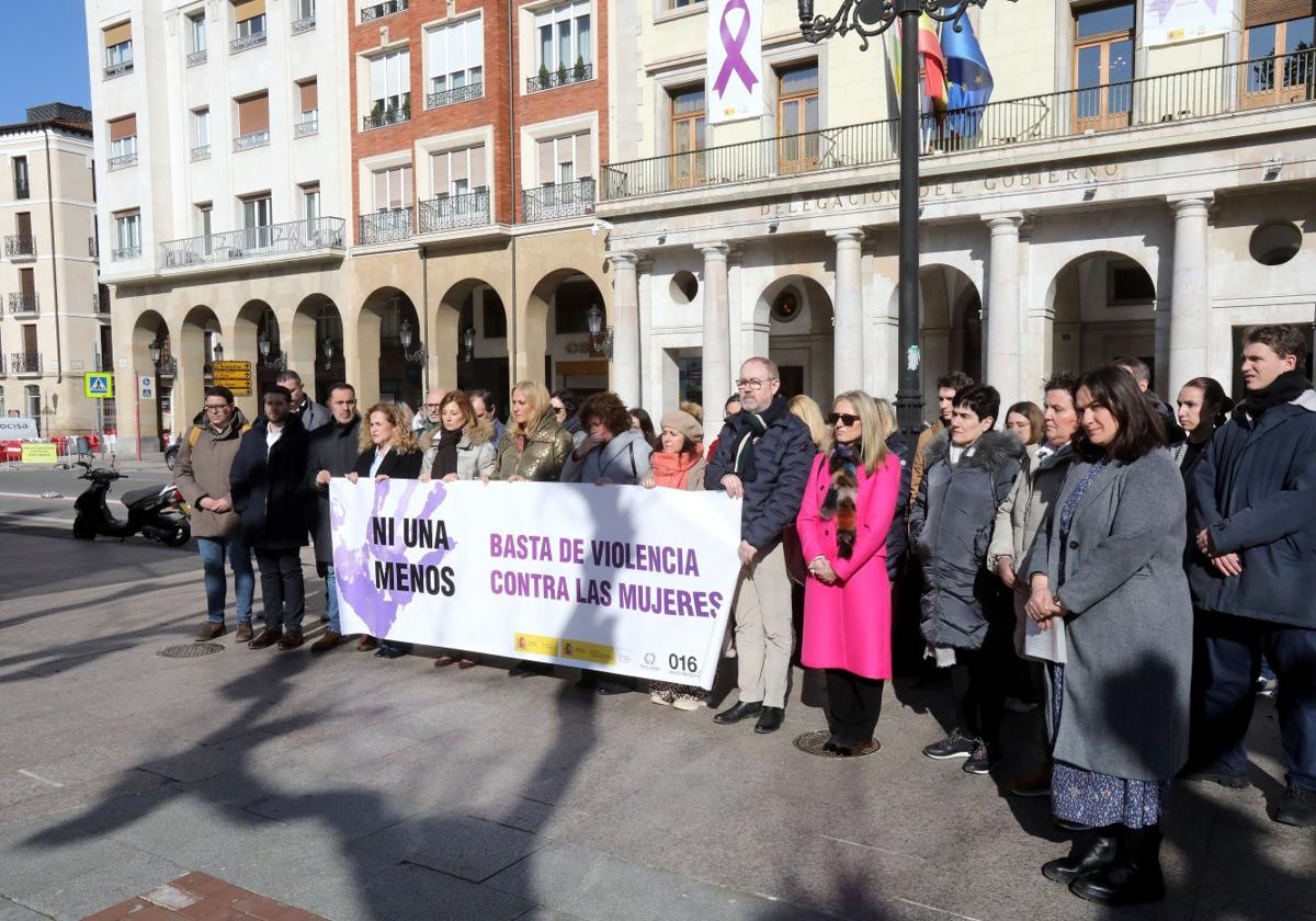 Minuto contra la violencia de género en El Espolón