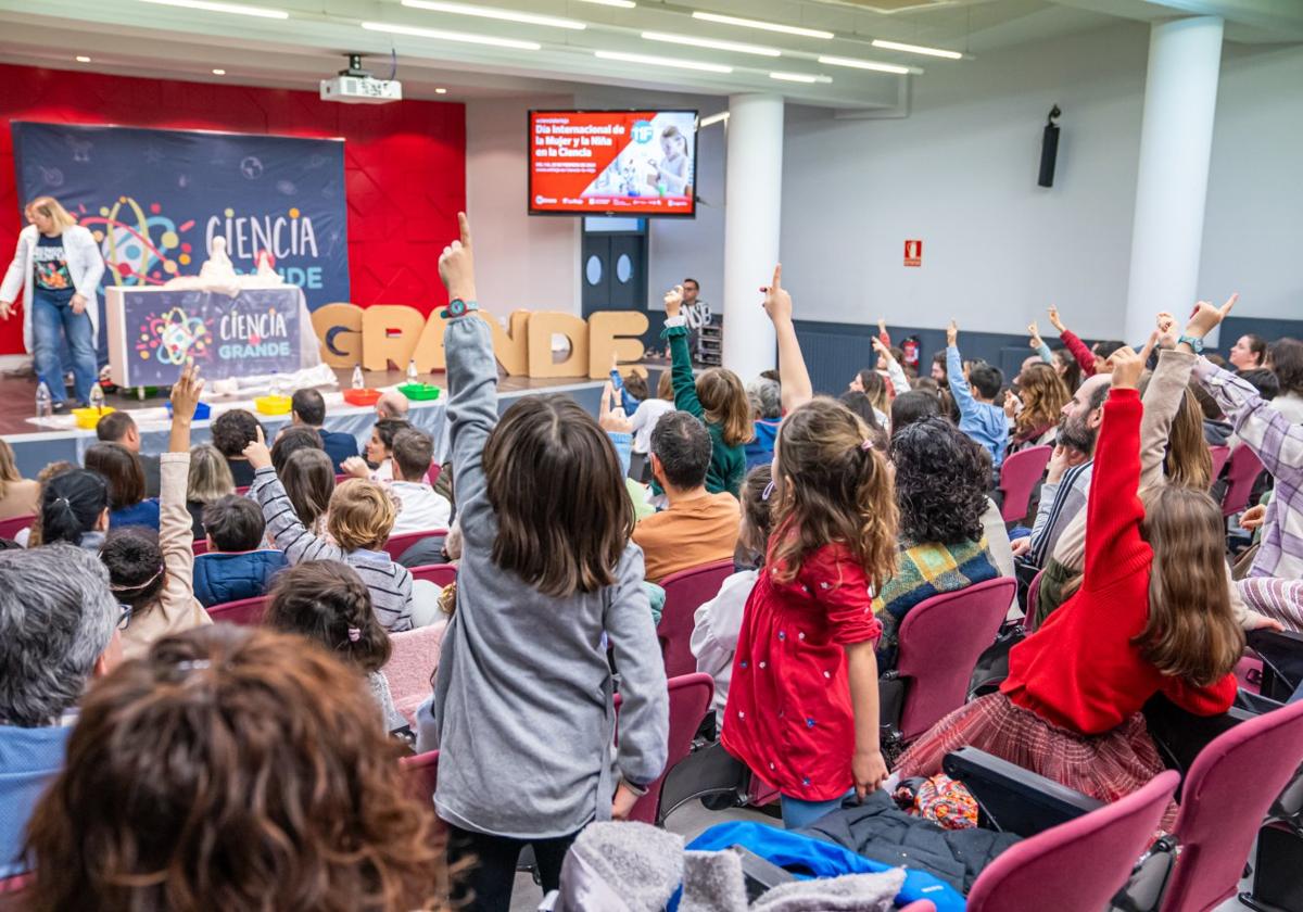 El Aula Magna del Edificio Quintiliano acoge el sábado 15 el espectáculo 'Hypatia y el hidrógeno' para todos los públicos.