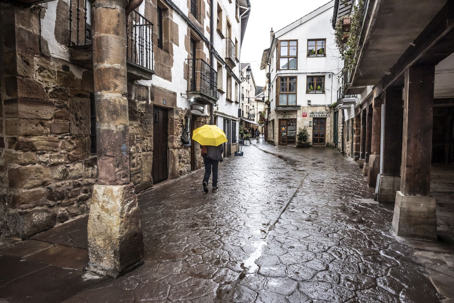 Un paseo por Ezcaray en un invierno con poca nieve