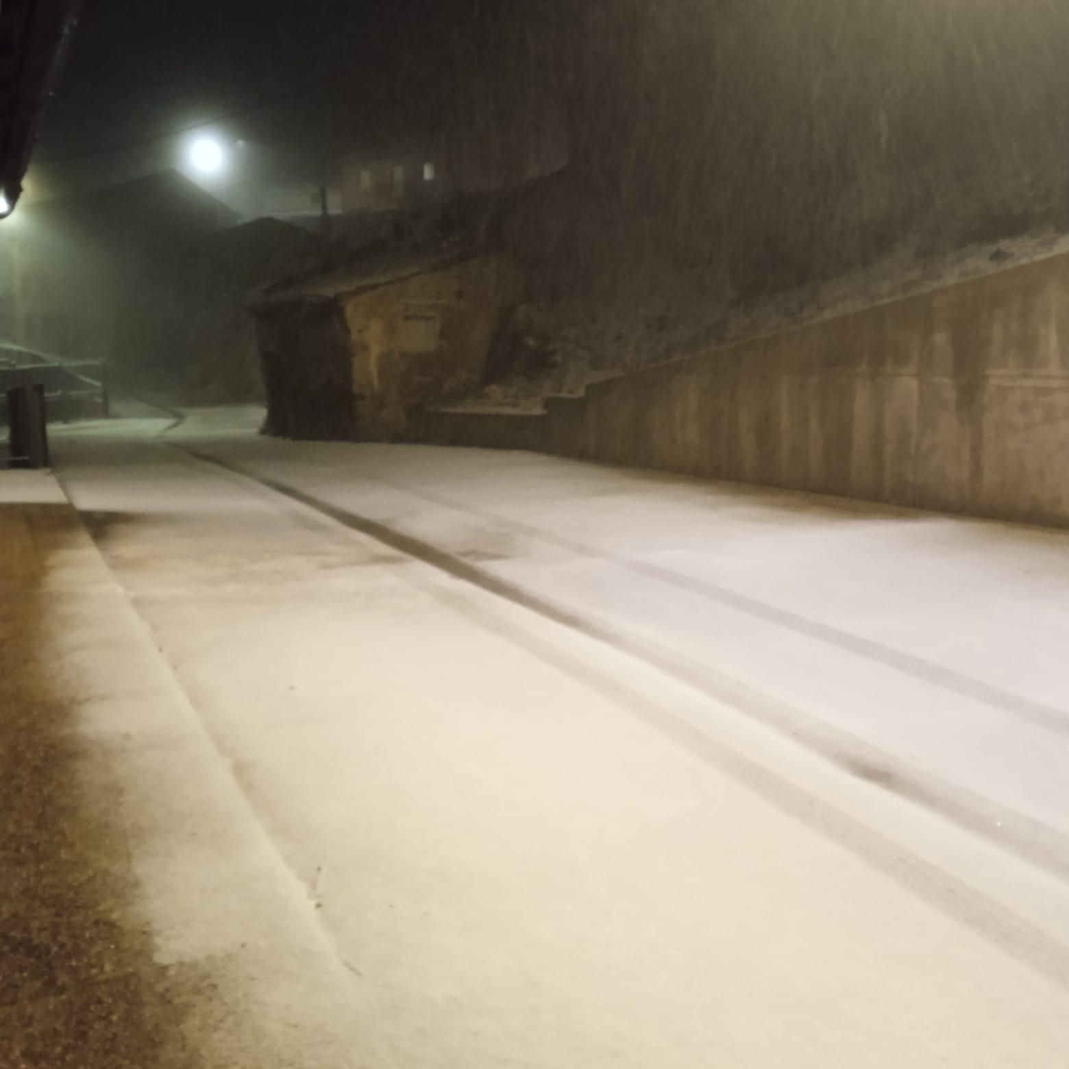 Las calles han quedado cubiertas de nieve