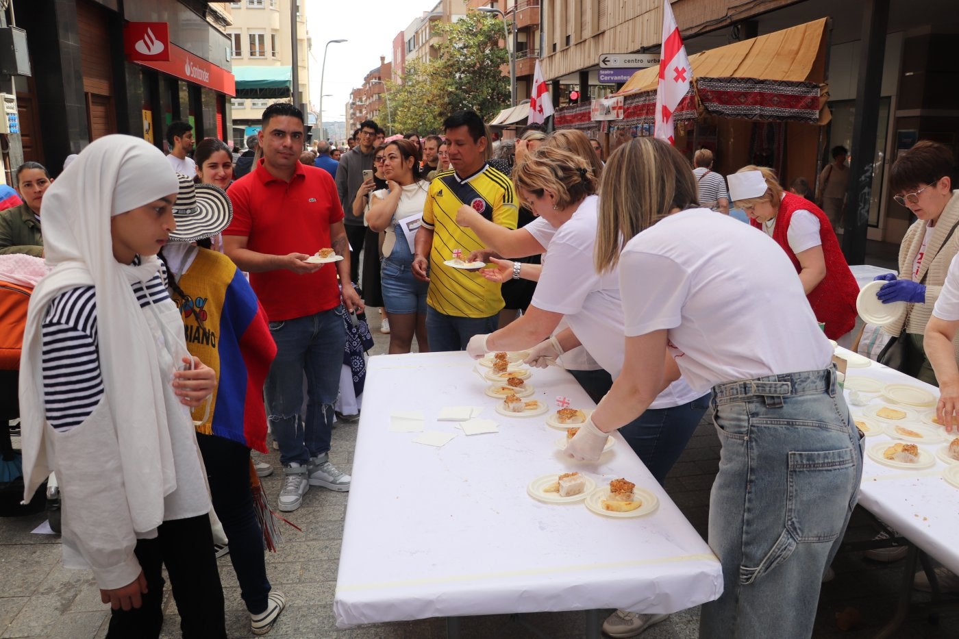 Imagen de la Feria Intercultural, ejemplo de convivencia en la ciudad.