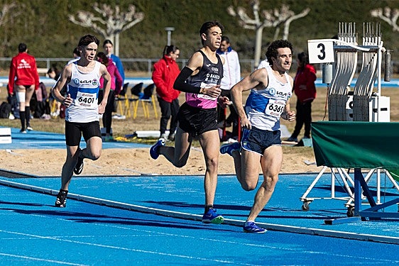 Samuel López Davalillo, Héctor Miguel Fuertes e Iker Carrillo, los tres mejores del 1.500 m.