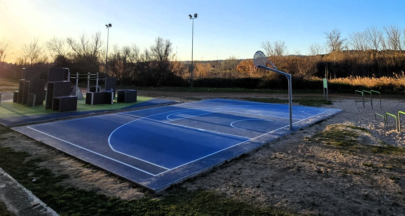 Nueva pista de baloncesto 3x3 en el parque del Cidacos.