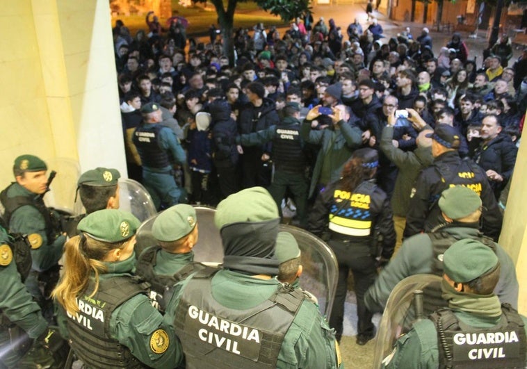 Insultos y gritos a los concejales en el Ayuntamiento de Nájera