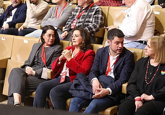 Andreu, secretaria general saliente, entre Elisa Garrido y Raúl Díaz.