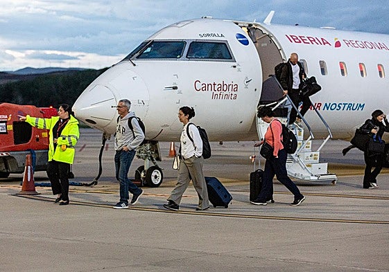 Llegada del avión de Air Nostrum a Agoncillo