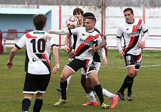 Partido entre Varea y UDL B, en el que Miguel Martínez no apareció en la convocatoria.