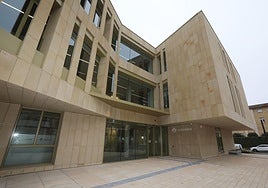 Fachada del centro de salud de La Villanueva, que entrará en funcionamiento el lunes.