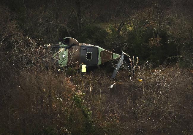Estado en el que ha quedado el helicóptero siniestrado.
