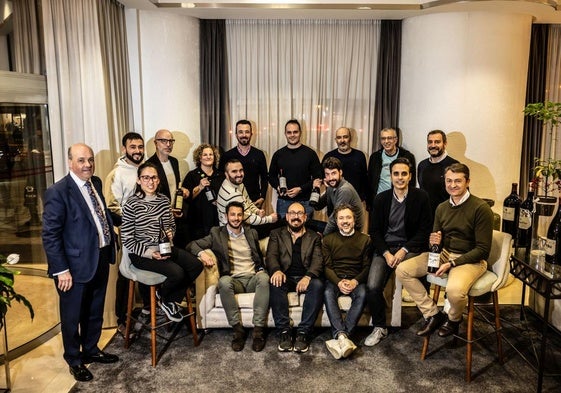 Bodegueros y patrocinadores en la presentación de la nueva temporada.