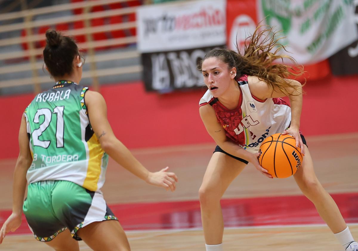 Mónica Alonso, la más destacada en el choque ante el Blanes.