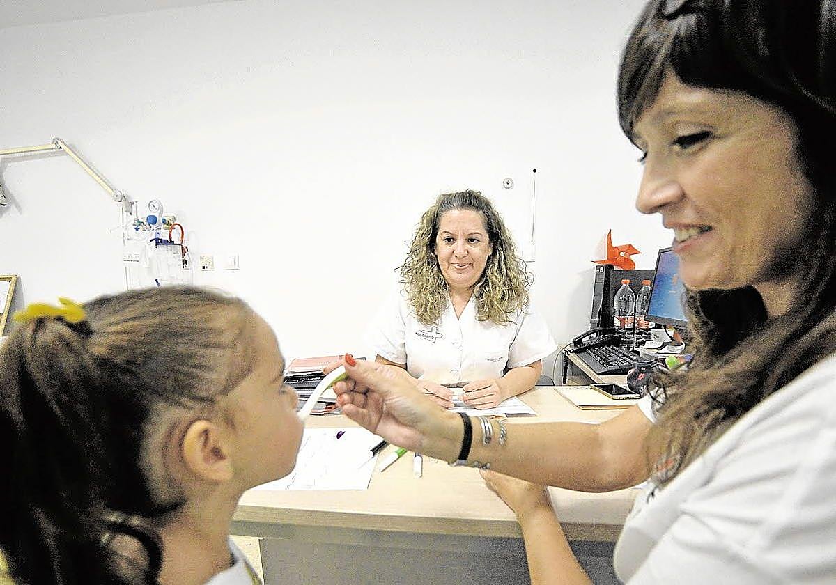 Consulta especializada en disfagia en un hospital español.