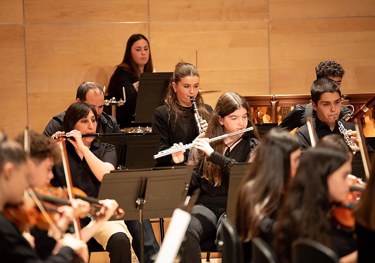 Alumnos del Conservatorio de Música Eliseo Pinedo.