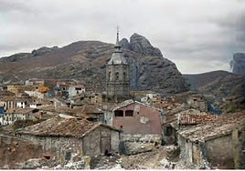 Imagen antigua de Viguera antes de la rehabilitación de la torre y de otros inmuebles.