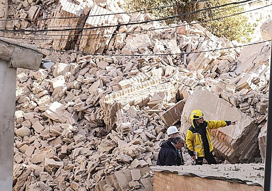 El derrumbe de la torre de la iglesia de Viguera ha causado daños en algunas viviendas de la localidad.