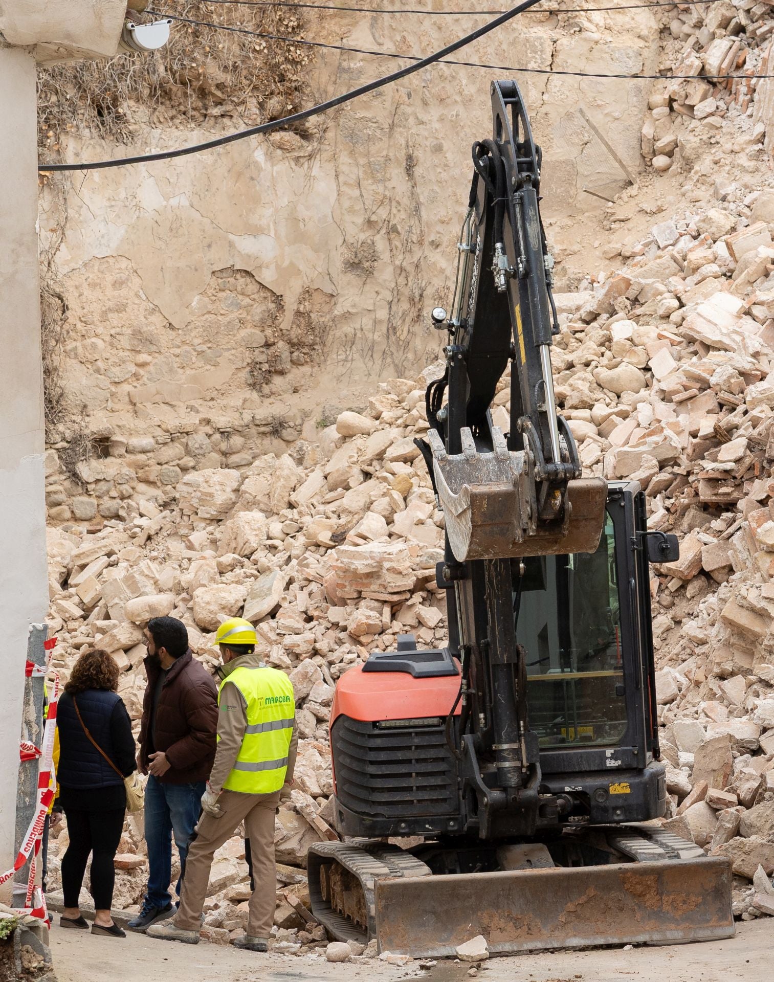 Las imágenes del desescombro tras el derrumbe de la torre en Viguera