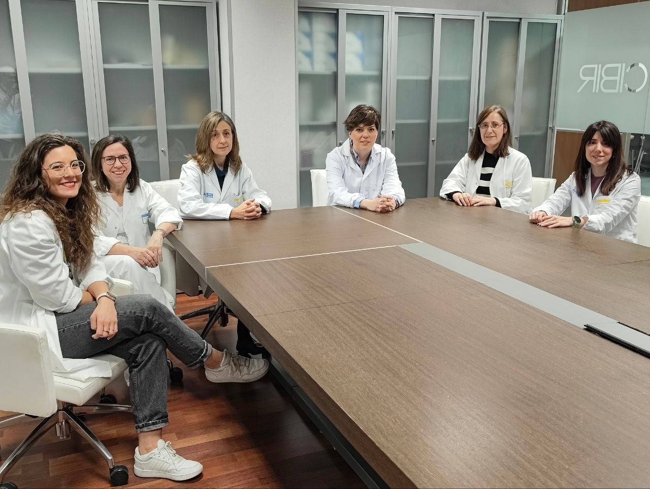 María de Toro, responsable de la Plataforma de Genómica y Bioinformática del Cibir, junto a algunas de las otras especialistas involucradas en el proyecto.