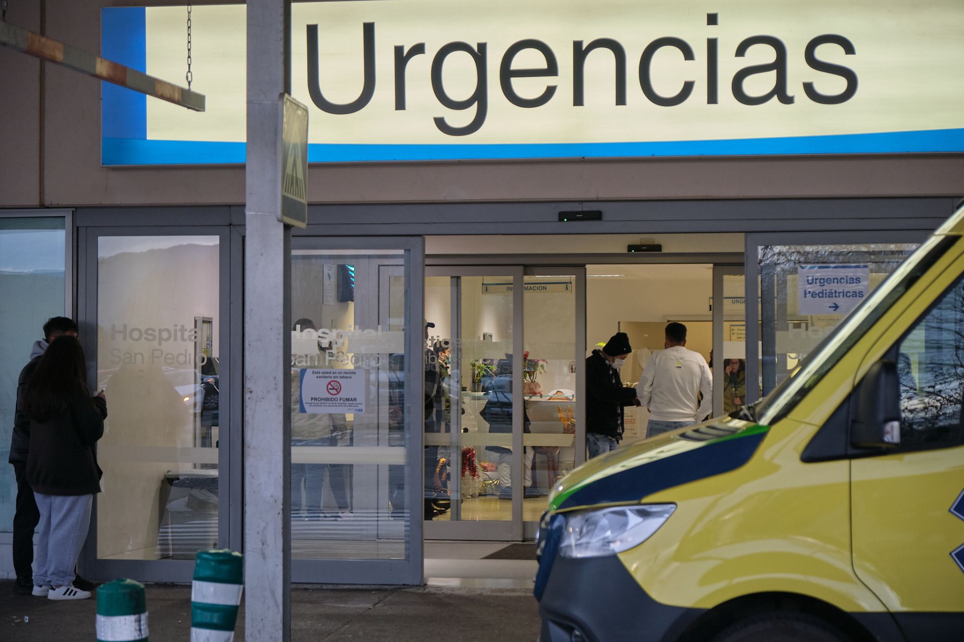 Una herida tras la colisión de tres vehículos en el puente de la LO-20 sobre el Iregua