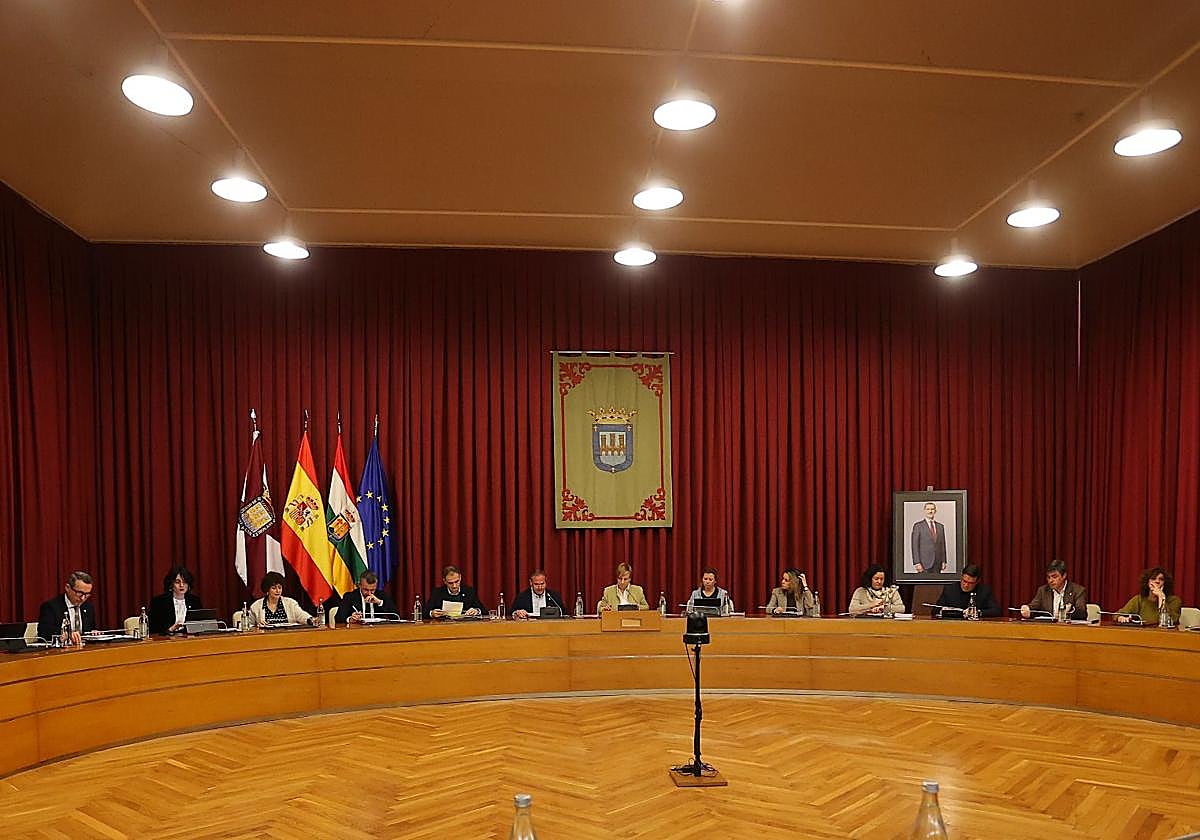 Imagen del pleno de este jueves, en el Ayuntamiento de Logroño.