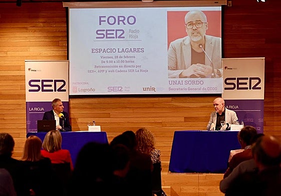 Alberto Aparicio, director de Radio Rioja, y Unai Sordo, secretario general de CC OO, durante el Foro SER.