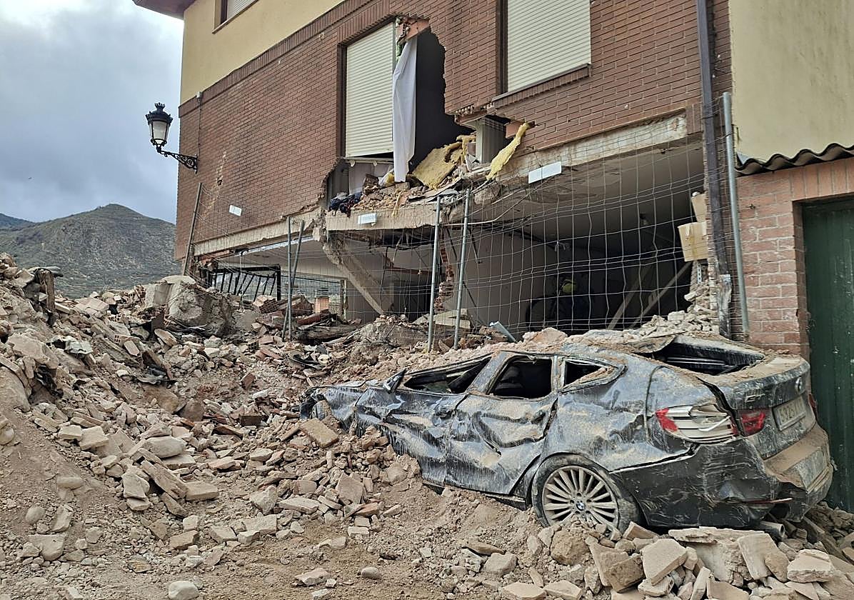 Las labores de desescombro en Viguera, en imágenes