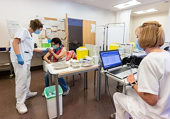 Campaña de vacunación contra la gripe en una imagen de archivo.