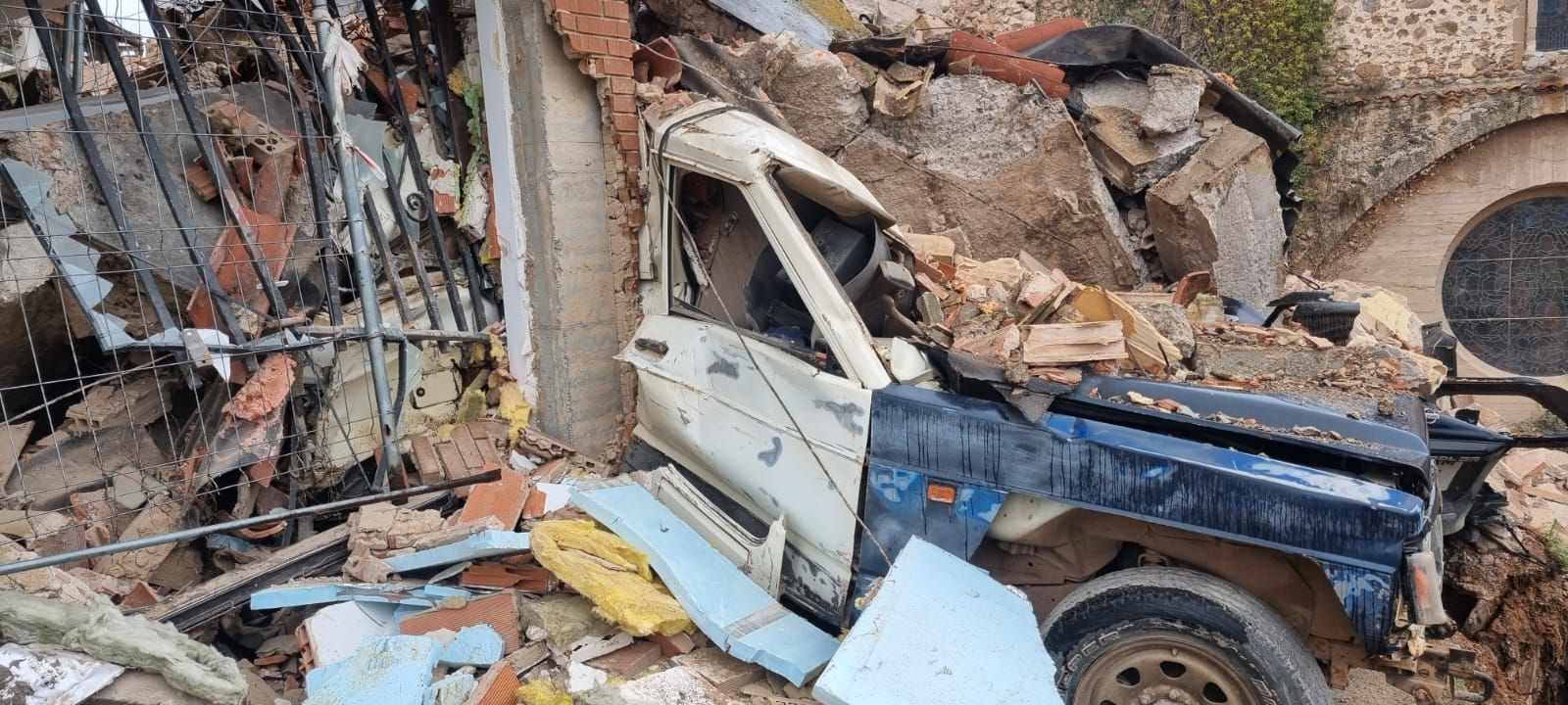 Las labores de desescombro en Viguera, en imágenes