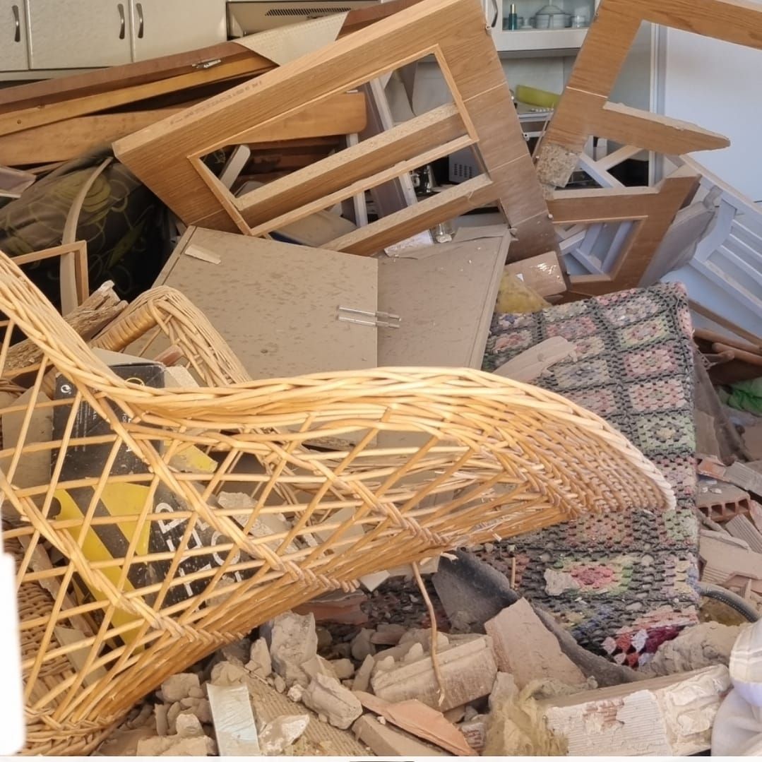 Las labores de desescombro en Viguera, en imágenes