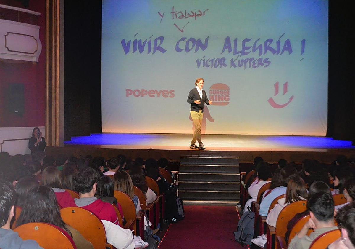 Küppers, con el alumnado de Bachillerato de Calahorra